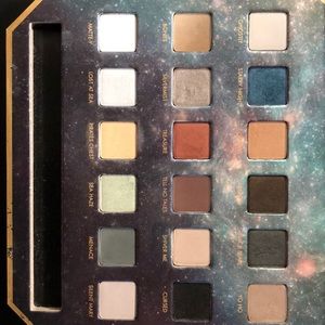 Pirates of the Caribbean eyeshadow palette